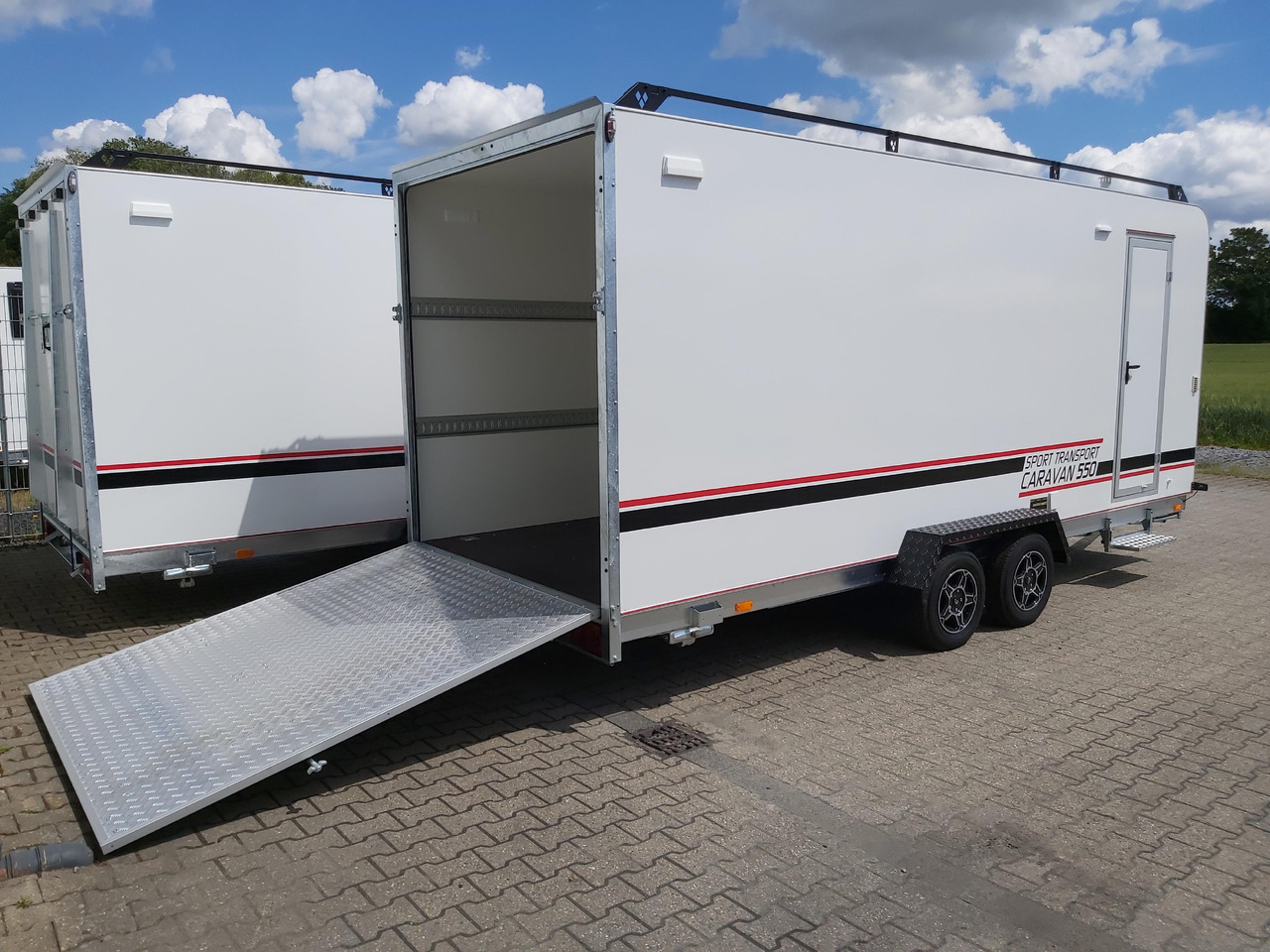 Koffer Sport Camp TFS 550.01 550x200x210cm Heckrampe Wohnabteil Premium 100km/H 2700kg AKTION - Roulote bar: foto 4 Koffer Sport Camp TFS 550.01 550x200x210cm Heckrampe Wohnabteil Premium 100km/H 2700kg AKTION - Roulote bar: foto 4