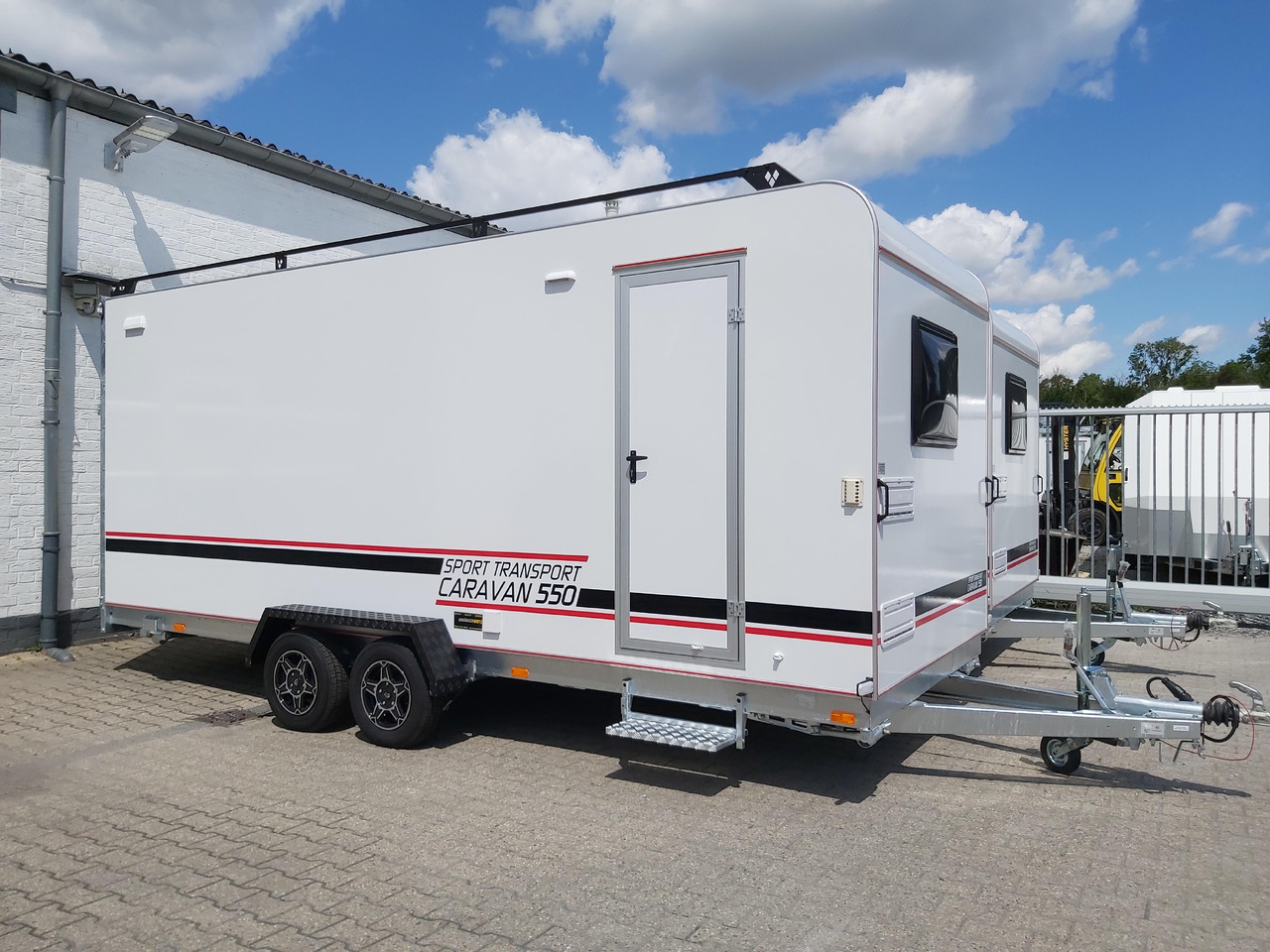 Koffer Sport Camp TFS 550.01 550x200x210cm Heckrampe Wohnabteil Premium 100km/H 2700kg AKTION - Roulote bar: foto 2 Koffer Sport Camp TFS 550.01 550x200x210cm Heckrampe Wohnabteil Premium 100km/H 2700kg AKTION - Roulote bar: foto 2