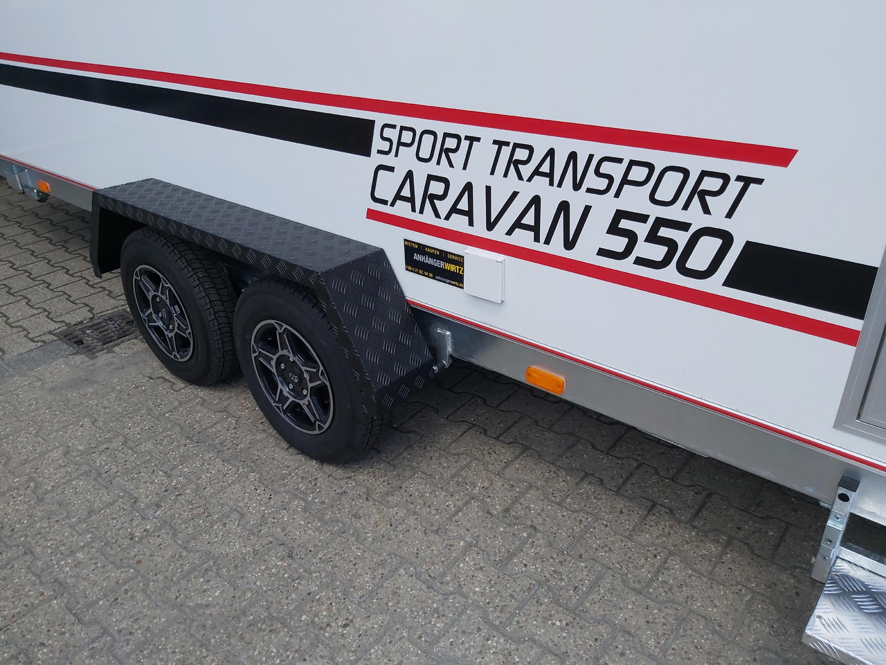 Koffer Sport Camp TFS 550.01 550x200x210cm Heckrampe Wohnabteil Premium 100km/H 2700kg AKTION - Roulote bar: foto 3 Koffer Sport Camp TFS 550.01 550x200x210cm Heckrampe Wohnabteil Premium 100km/H 2700kg AKTION - Roulote bar: foto 3