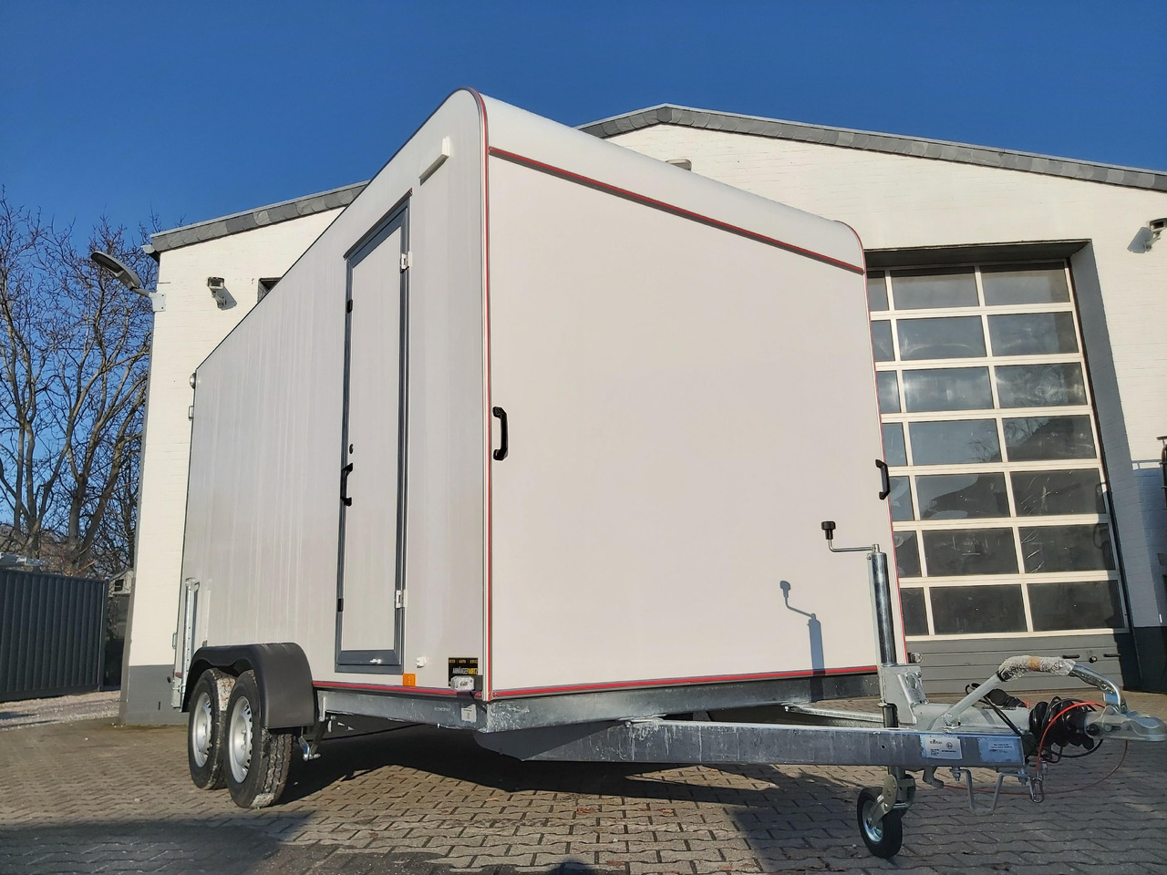 Koffer TFS 420T.00 2700 420x200x210cm aero Seitentür Zurrsystem IL (XL) 100km/H 2700kg Modell 2024 - Reboque furgão: foto 2 Koffer TFS 420T.00 2700 420x200x210cm aero Seitentür Zurrsystem IL (XL) 100km/H 2700kg Modell 2024 - Reboque furgão: foto 2