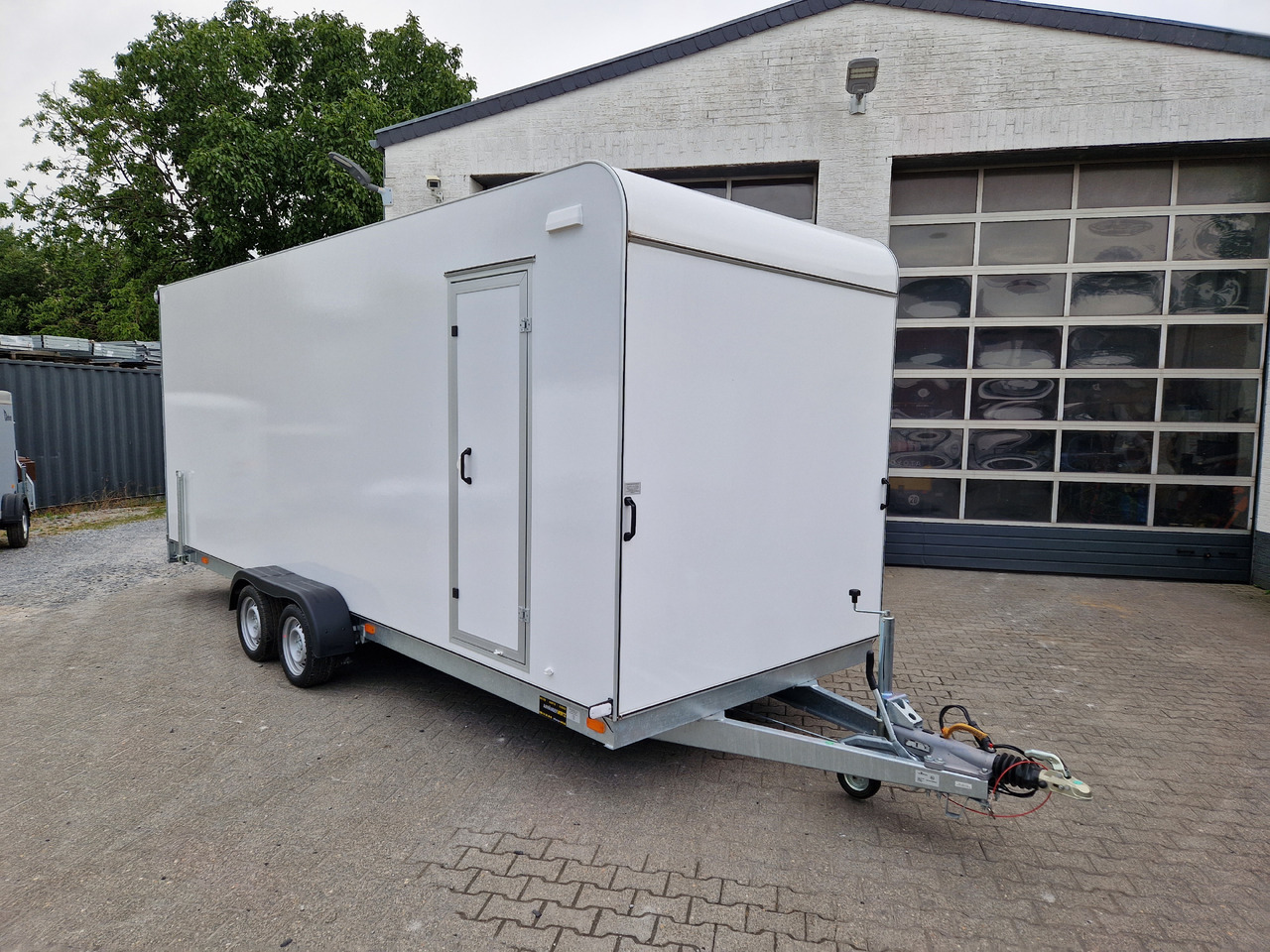 Koffer TFS 600T.01 3500 600x200x210cm aero Heckrampe Seitentür IL (XXL) 100km/H 3500kg - Reboque furgão: foto 5 Koffer TFS 600T.01 3500 600x200x210cm aero Heckrampe Seitentür IL (XXL) 100km/H 3500kg - Reboque furgão: foto 5