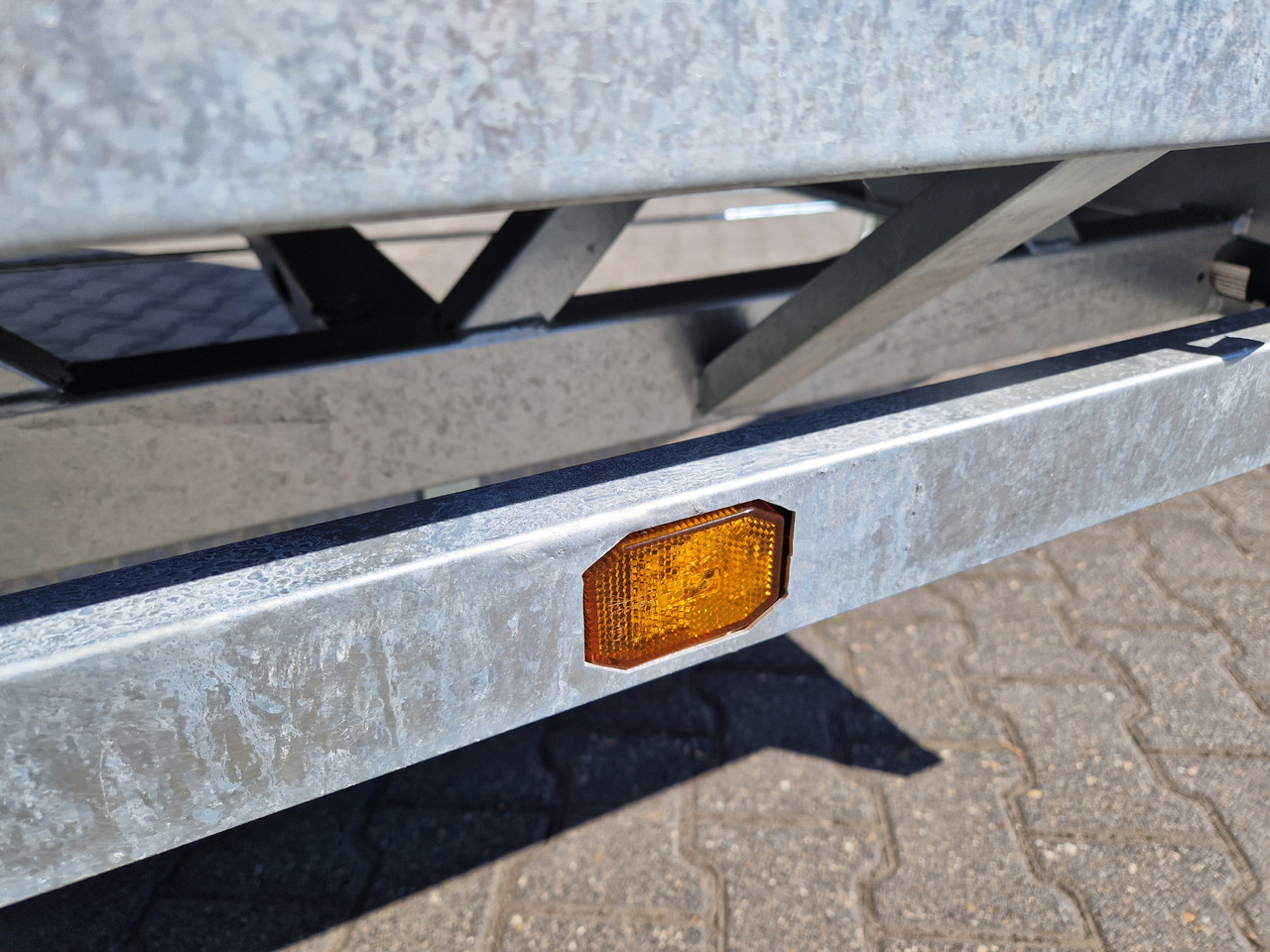 MEDAX - 2 3500 502x223x30cm Tandem 12" niedrig Fahrrgestell (XXL) 3500kg - Reboque plataforma/ Caixa aberta: foto 2 MEDAX - 2 3500 502x223x30cm Tandem 12" niedrig Fahrrgestell (XXL) 3500kg - Reboque plataforma/ Caixa aberta: foto 2
