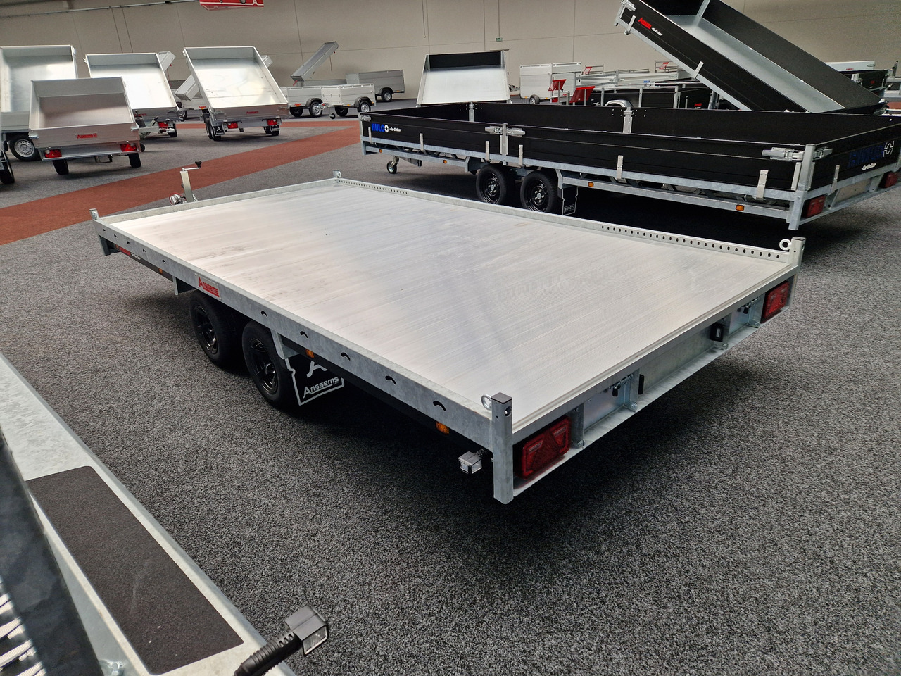 MSX 3000 Go Getter Multitransporter 405x200cm Aluboden Alufelgen black LED Beleuchtung 10" 3000kg - Reboque para moto: foto 5 MSX 3000 Go Getter Multitransporter 405x200cm Aluboden Alufelgen black LED Beleuchtung 10" 3000kg - Reboque para moto: foto 5