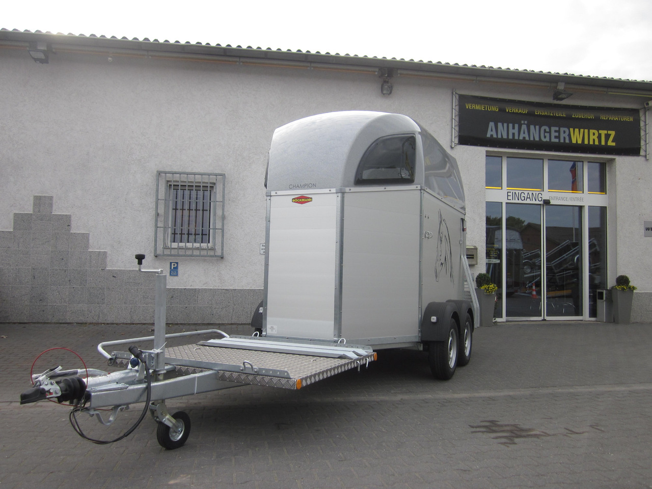 Pferdeanhänger Böckmann Champion C Kutschentransport CFF+ 100 km/H 2700kg - Reboque para cavalos: foto 1 Pferdeanhänger Böckmann Champion C Kutschentransport CFF+ 100 km/H 2700kg - Reboque para cavalos: foto 1