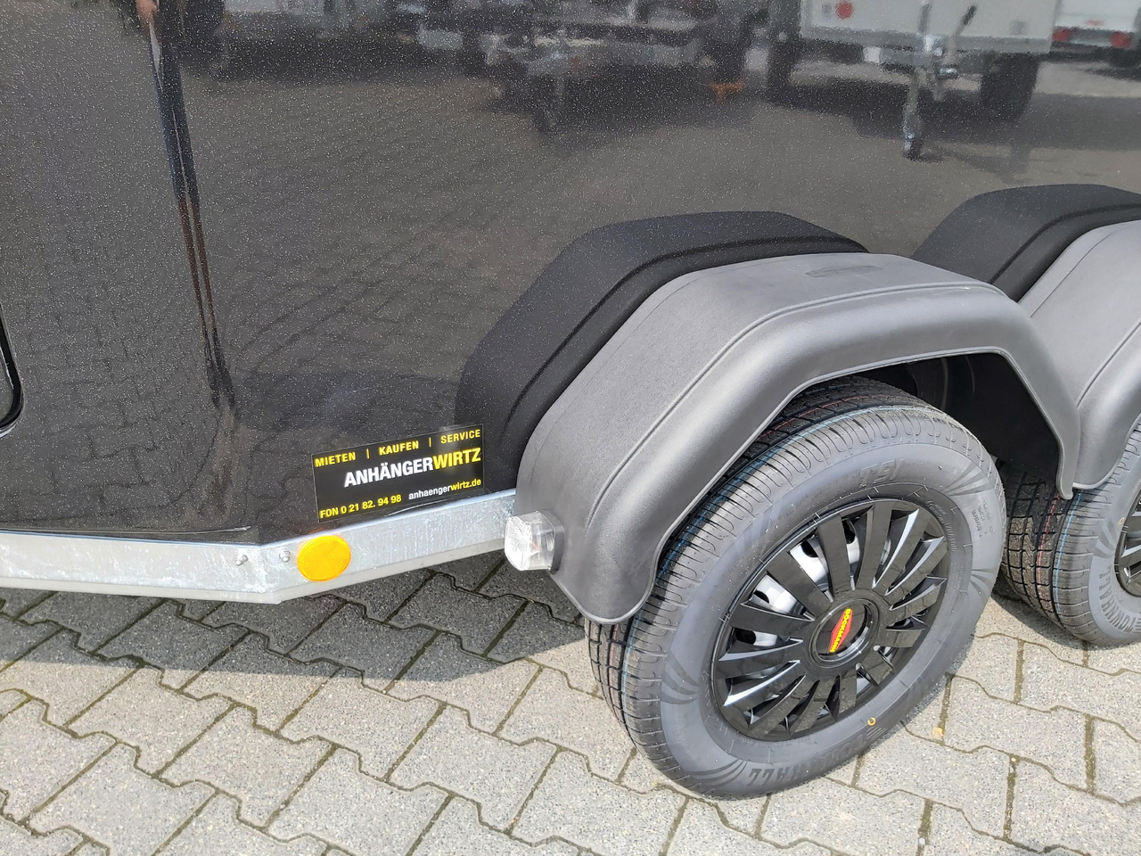 Pferdeanhänger Böckmann Comfort Esprit black Set Sattelkammer Trittschutz 100km/H 2400kg Modell 2024 - Reboque para cavalos: foto 3 Pferdeanhänger Böckmann Comfort Esprit black Set Sattelkammer Trittschutz 100km/H 2400kg Modell 2024 - Reboque para cavalos: foto 3