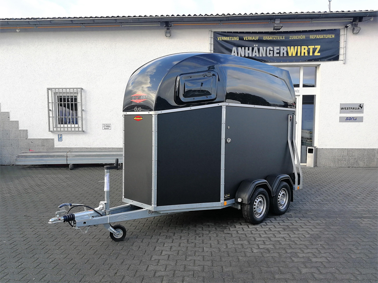 Pferdeanhänger Böckmann DUO Esprit silver black Haube schwarz 2400kg Modell 2024 - Reboque para cavalos: foto 1 Pferdeanhänger Böckmann DUO Esprit silver black Haube schwarz 2400kg Modell 2024 - Reboque para cavalos: foto 1