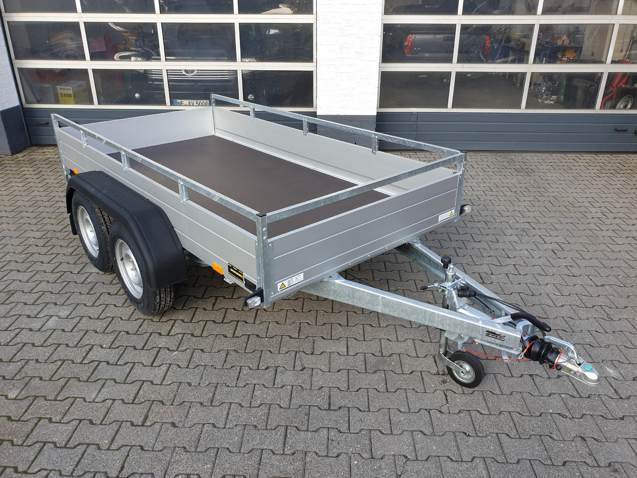 Saris Anhänger FW2700 McAlu Pro 305x153x45cm (M) 2700kg Winter online Aktion - Reboque plataforma/ Caixa aberta: foto 4 Saris Anhänger FW2700 McAlu Pro 305x153x45cm (M) 2700kg Winter online Aktion - Reboque plataforma/ Caixa aberta: foto 4