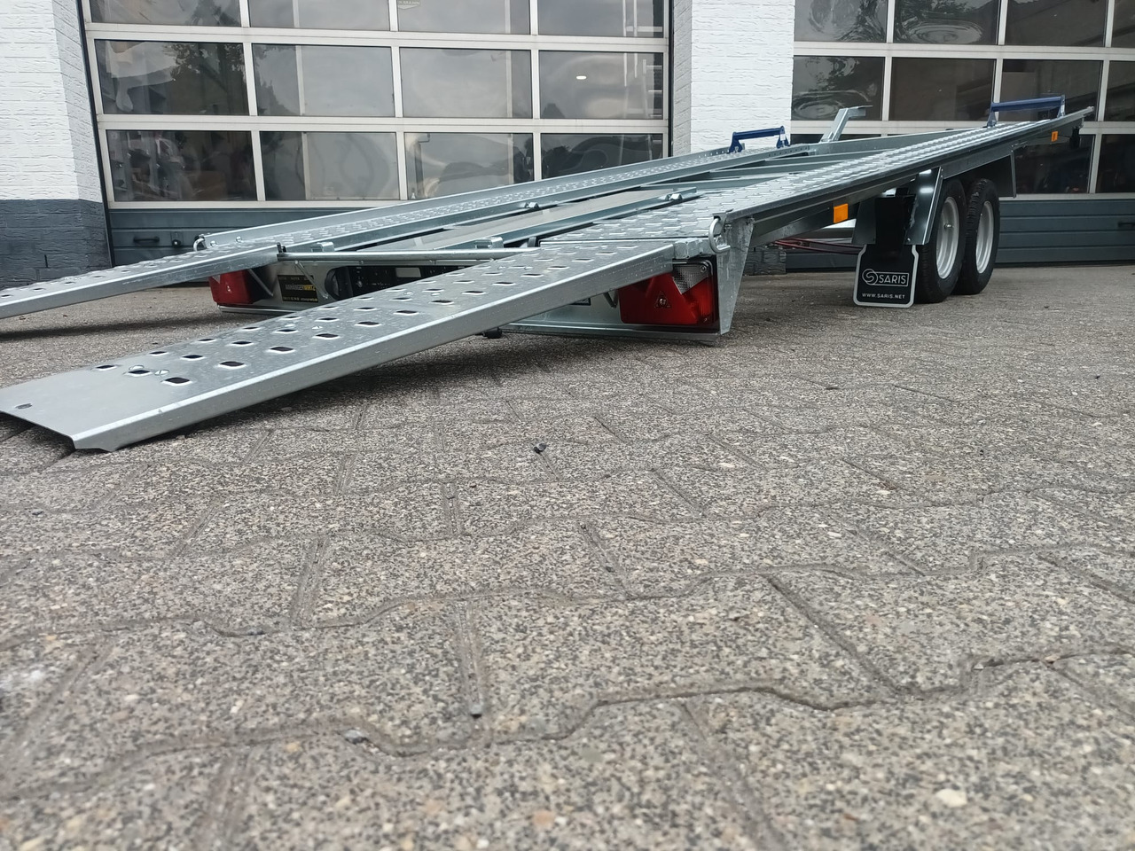 Saris Cartrailer AT 401 202 2700 2 K easyload ankippbar Rampen Fahrschienen Radstop 2700kg 100km/H - Reboque transporte de veículos: foto 2 Saris Cartrailer AT 401 202 2700 2 K easyload ankippbar Rampen Fahrschienen Radstop 2700kg 100km/H - Reboque transporte de veículos: foto 2