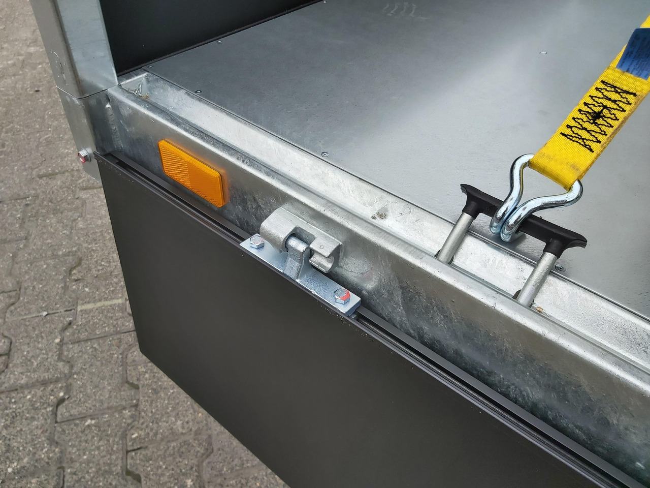 Reboque basculante Saris Kipper K1 356 184 3500 2 E 356x184x35cm black Elektro&Not 13" (L) 3500kg preorder 2024: foto 9 Reboque basculante Saris Kipper K1 356 184 3500 2 E 356x184x35cm black Elektro&Not 13" (L) 3500kg preorder 2024: foto 9