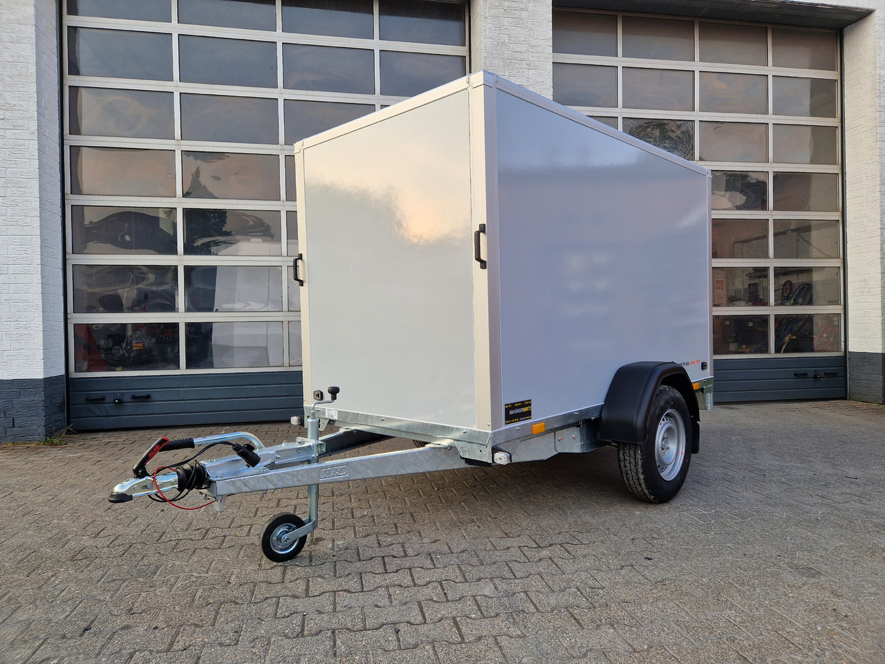 Saris Koffer GO 256 134 1350 1 GFK grau (S) 1350kg Modell 2024 - Reboque furgão: foto 1 Saris Koffer GO 256 134 1350 1 GFK grau (S) 1350kg Modell 2024 - Reboque furgão: foto 1