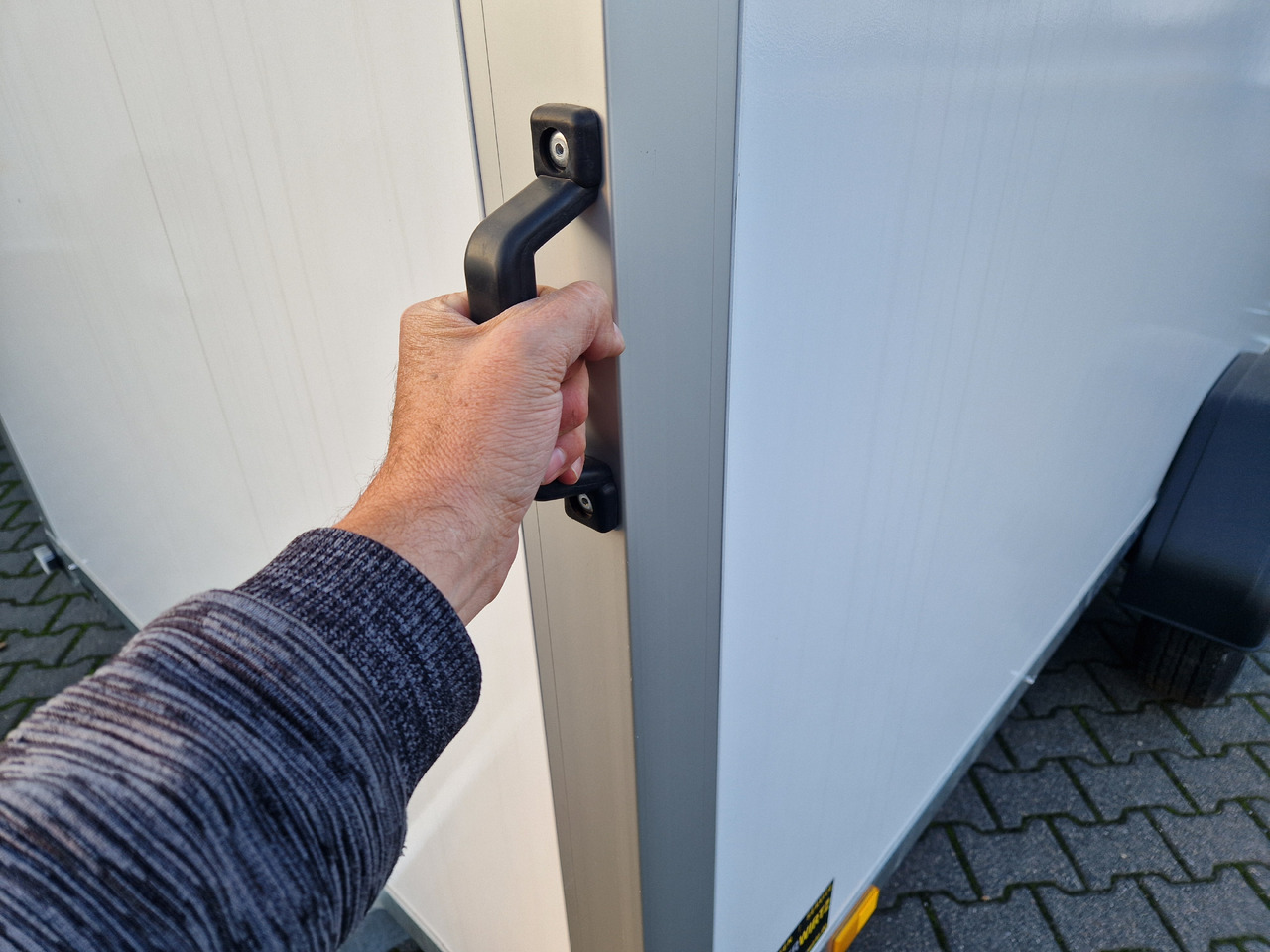 Saris Koffer GO 306 154 180 1500 1 306x154x180cm GFK weiß (M) 1500kg - Reboque furgão: foto 3 Saris Koffer GO 306 154 180 1500 1 306x154x180cm GFK weiß (M) 1500kg - Reboque furgão: foto 3