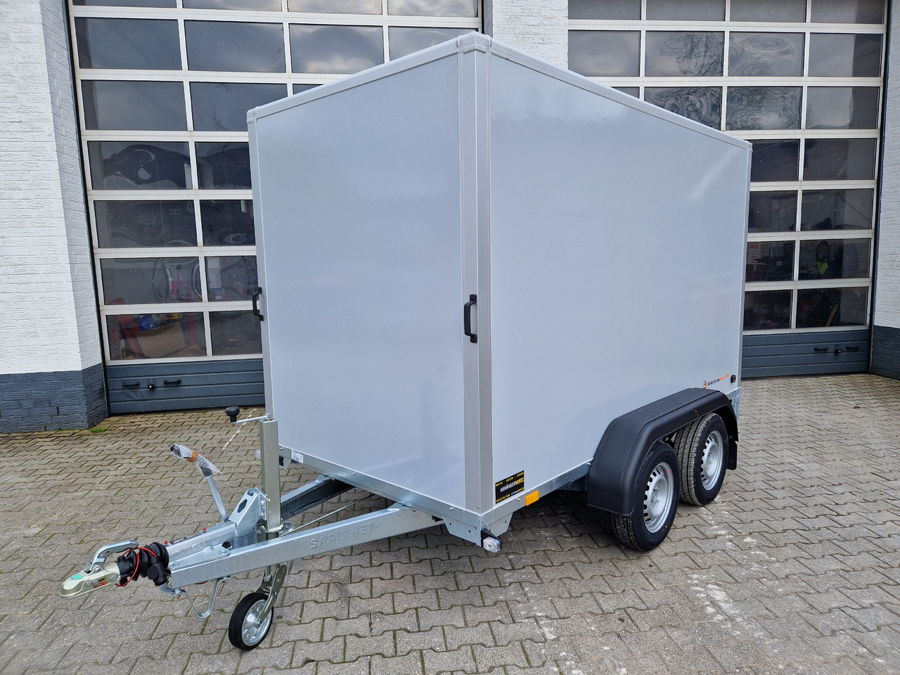 Saris Koffer GO 306 154 180 2000 2 306x154x180cm GFK grau (M) 2000kg Modell 2023 - Reboque furgão: foto 2 Saris Koffer GO 306 154 180 2000 2 306x154x180cm GFK grau (M) 2000kg Modell 2023 - Reboque furgão: foto 2