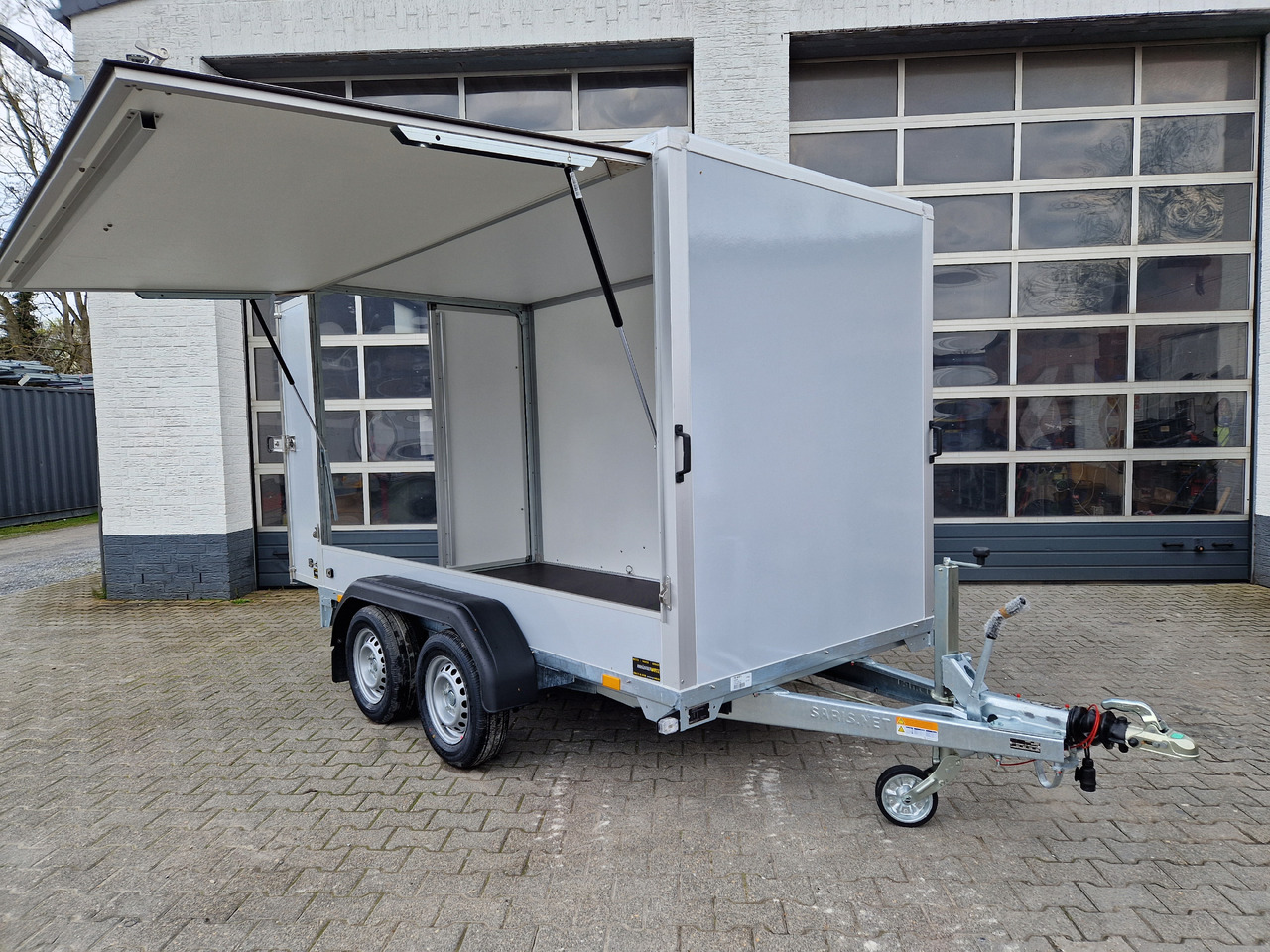 Saris Koffer GO 306 154 180 2000 2 306x154x180cm GFK grau Seitenklappe (M) 2000kg Modell 2024 - Reboque furgão: foto 2 Saris Koffer GO 306 154 180 2000 2 306x154x180cm GFK grau Seitenklappe (M) 2000kg Modell 2024 - Reboque furgão: foto 2