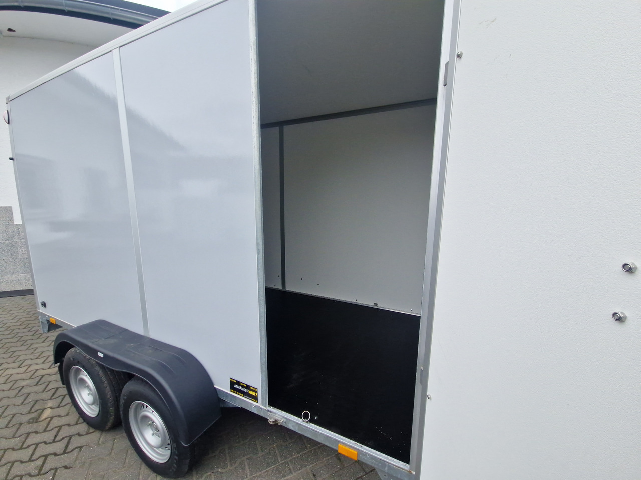 Saris Koffer GO 356 169 200 2700 2 356x169x200cm Hecktüren Seitentür grau GFK (L) 2700kg - Reboque furgão: foto 3 Saris Koffer GO 356 169 200 2700 2 356x169x200cm Hecktüren Seitentür grau GFK (L) 2700kg - Reboque furgão: foto 3