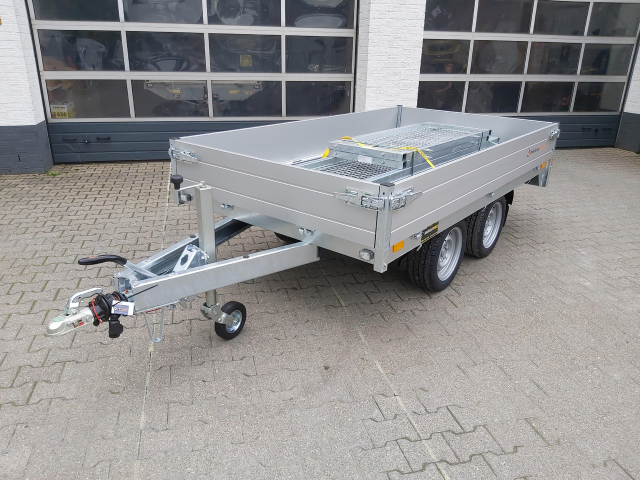 Saris PL 276 150 2000 2 276x150x30cm 13" (S) 2000kg Online Aktion - Reboque plataforma/ Caixa aberta: foto 1 Saris PL 276 150 2000 2 276x150x30cm 13" (S) 2000kg Online Aktion - Reboque plataforma/ Caixa aberta: foto 1