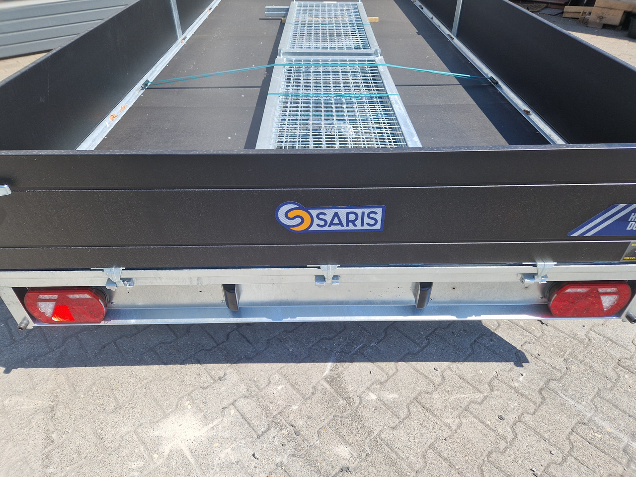 Saris PL HD 506 204 3500 2 506x204x35cm heavy duty black LED Licht (XXL) 3500kg - Reboque plataforma/ Caixa aberta: foto 3 Saris PL HD 506 204 3500 2 506x204x35cm heavy duty black LED Licht (XXL) 3500kg - Reboque plataforma/ Caixa aberta: foto 3