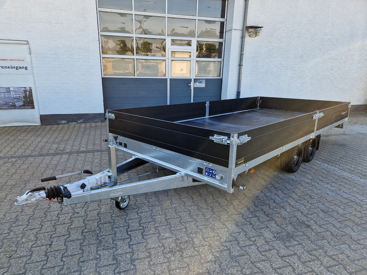 Saris PL HD 506 224 3500 2 506x224x35cm heavy duty blackline LED Beleuchtung (XXL) 3500kg - Reboque plataforma/ Caixa aberta: foto 2 Saris PL HD 506 224 3500 2 506x224x35cm heavy duty blackline LED Beleuchtung (XXL) 3500kg - Reboque plataforma/ Caixa aberta: foto 2