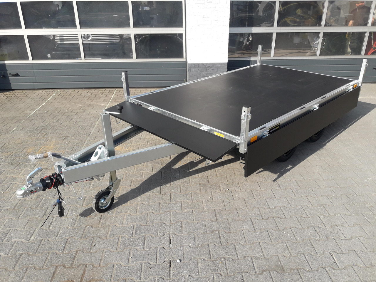 Saris PL276 170 2000 2 276x170x30cm black Edition LED Beleuchtung 13" (S) 2000kg - Reboque plataforma/ Caixa aberta: foto 3 Saris PL276 170 2000 2 276x170x30cm black Edition LED Beleuchtung 13" (S) 2000kg - Reboque plataforma/ Caixa aberta: foto 3