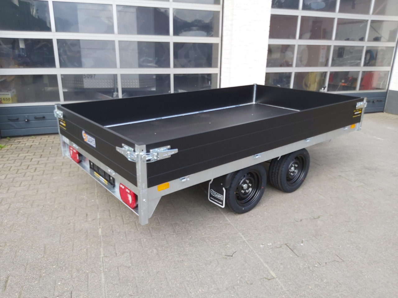 Saris PL306 170 2700 2 306x170x30cm black Edition 13" (M) 2700kg - Reboque plataforma/ Caixa aberta: foto 5 Saris PL306 170 2700 2 306x170x30cm black Edition 13" (M) 2700kg - Reboque plataforma/ Caixa aberta: foto 5