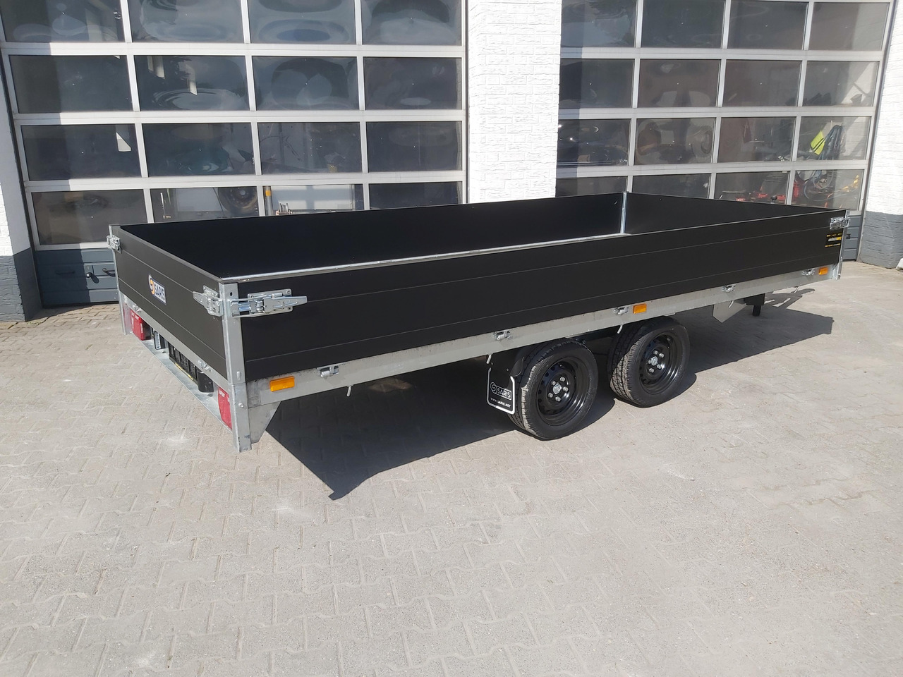 Saris PL406 184 2700 2 406x184x35cm black Edition LED Beleuchtung 13" (XL) 2700kg - Reboque plataforma/ Caixa aberta: foto 5 Saris PL406 184 2700 2 406x184x35cm black Edition LED Beleuchtung 13" (XL) 2700kg - Reboque plataforma/ Caixa aberta: foto 5