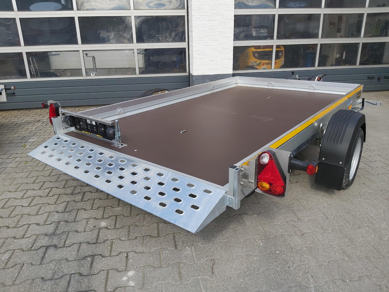 Senklift Anhänger MSL 1730/176 301x176x10cm yellow Plattform hydraulisch absenkbar 1750kg - Reboque para carros: foto 5 Senklift Anhänger MSL 1730/176 301x176x10cm yellow Plattform hydraulisch absenkbar 1750kg - Reboque para carros: foto 5