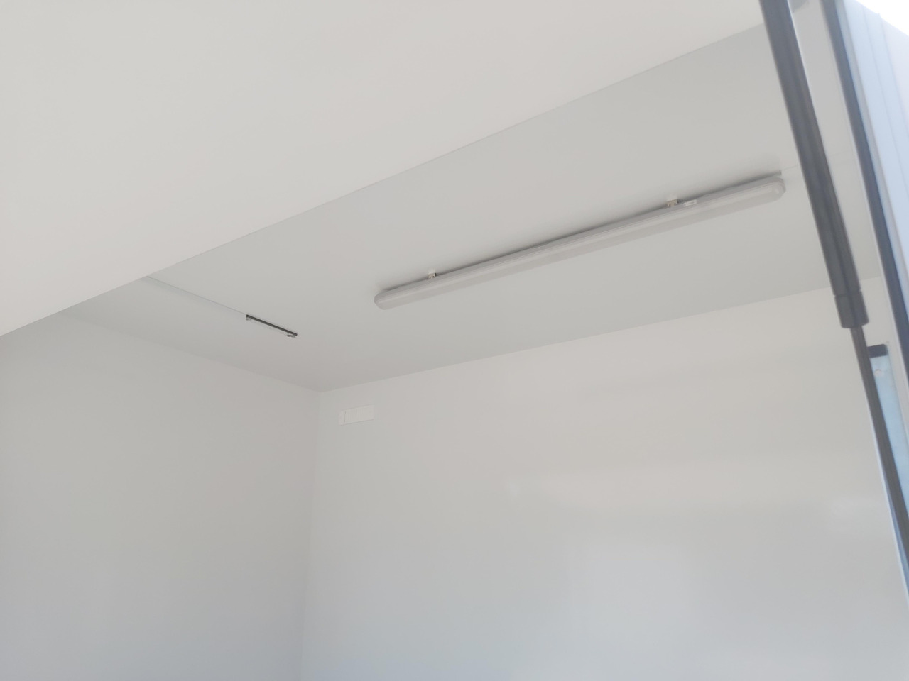Roulote bar Verkaufsanhänger TFS Multi VK 250.01 250x150x200cm 1 Seitenklappe Tür 230V Strom 750kg 100kmH AKTION: foto 6