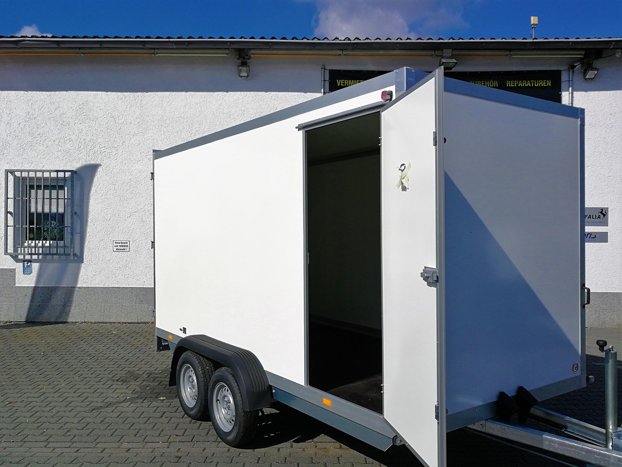 WM Meyer Koffer AZ 3540/185 S35 401x185x205cm Seitentür (XL) 3500kg Modell 2024 - Reboque furgão: foto 2 WM Meyer Koffer AZ 3540/185 S35 401x185x205cm Seitentür (XL) 3500kg Modell 2024 - Reboque furgão: foto 2