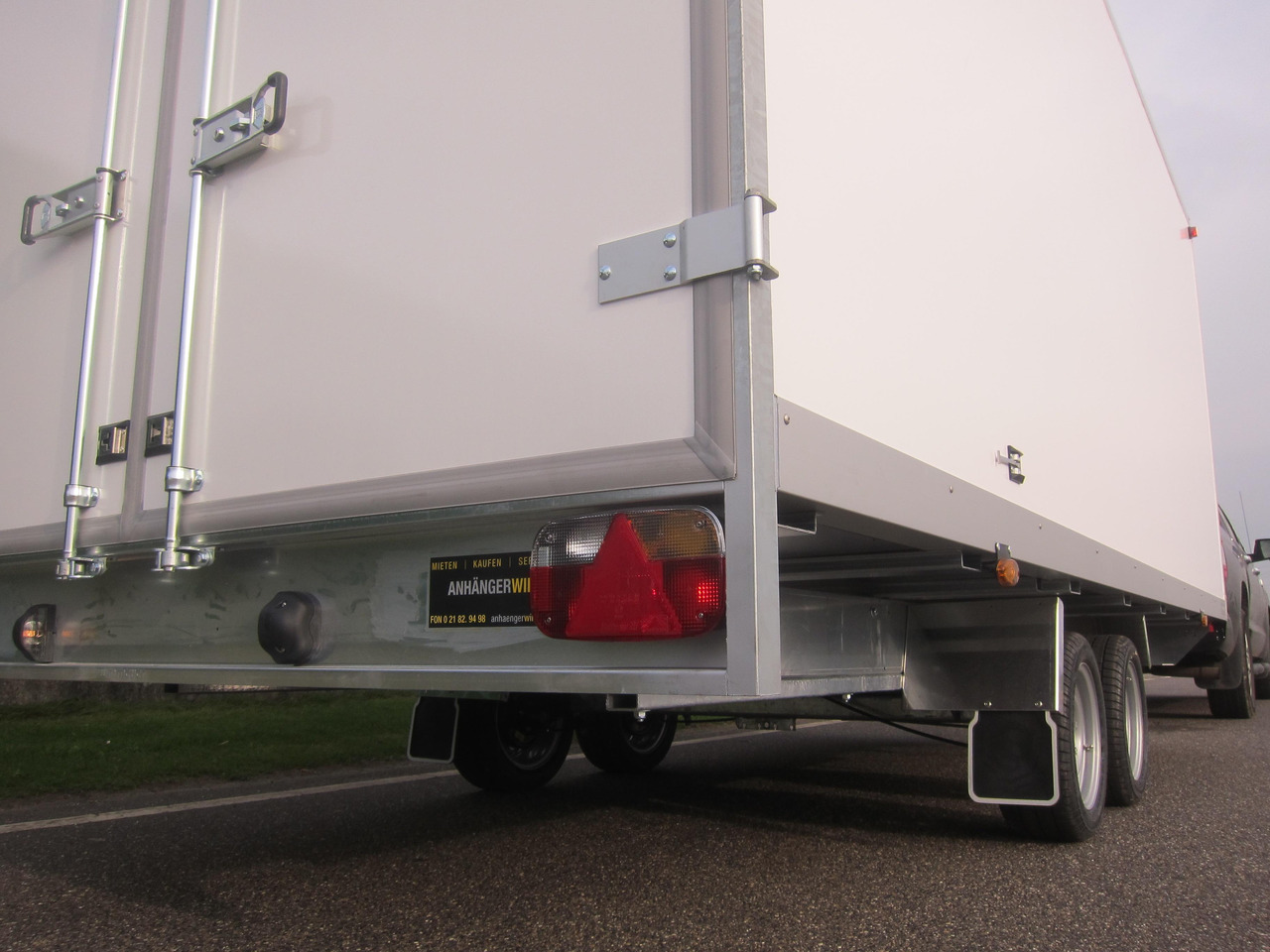 WM Meyer Kofferanhänger AZHLC 2750/210 S40 501x210x205cm niedrig Fahrgestell 13" (XXL) 2700kg - Reboque furgão: foto 4 WM Meyer Kofferanhänger AZHLC 2750/210 S40 501x210x205cm niedrig Fahrgestell 13" (XXL) 2700kg - Reboque furgão: foto 4