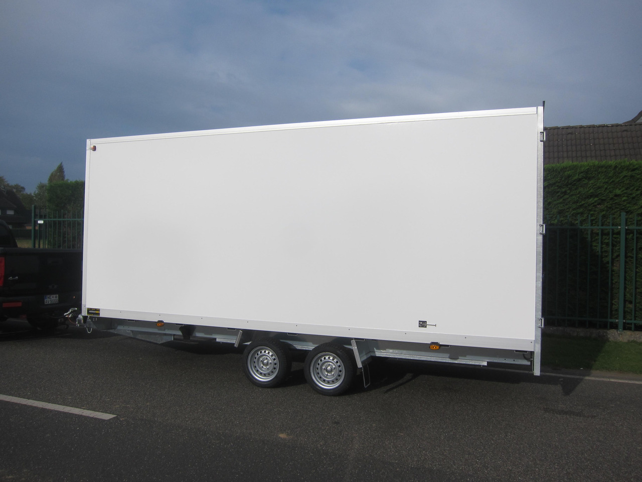 WM Meyer Kofferanhänger AZHLC 2750/210 S40 501x210x205cm niedrig Fahrgestell 13" (XXL) 2700kg - Reboque furgão: foto 2 WM Meyer Kofferanhänger AZHLC 2750/210 S40 501x210x205cm niedrig Fahrgestell 13" (XXL) 2700kg - Reboque furgão: foto 2