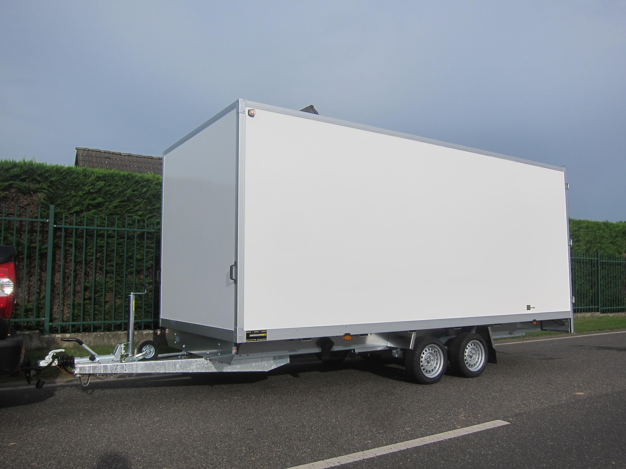 WM Meyer Kofferanhänger AZHLC 2750/210 S40 501x210x205cm niedrig Fahrgestell 13" (XXL) 2700kg - Reboque furgão: foto 1 WM Meyer Kofferanhänger AZHLC 2750/210 S40 501x210x205cm niedrig Fahrgestell 13" (XXL) 2700kg - Reboque furgão: foto 1