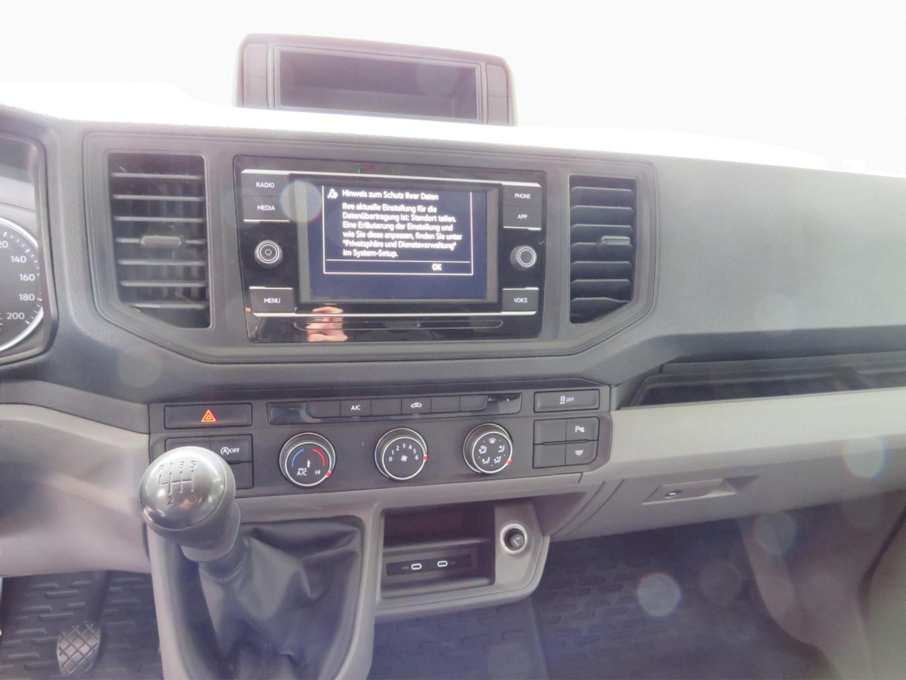 VOLKSWAGEN Crafter 35 L3H3 Kasten Euro6 Klima ZV - Furgão: foto 3 VOLKSWAGEN Crafter 35 L3H3 Kasten Euro6 Klima ZV - Furgão: foto 3