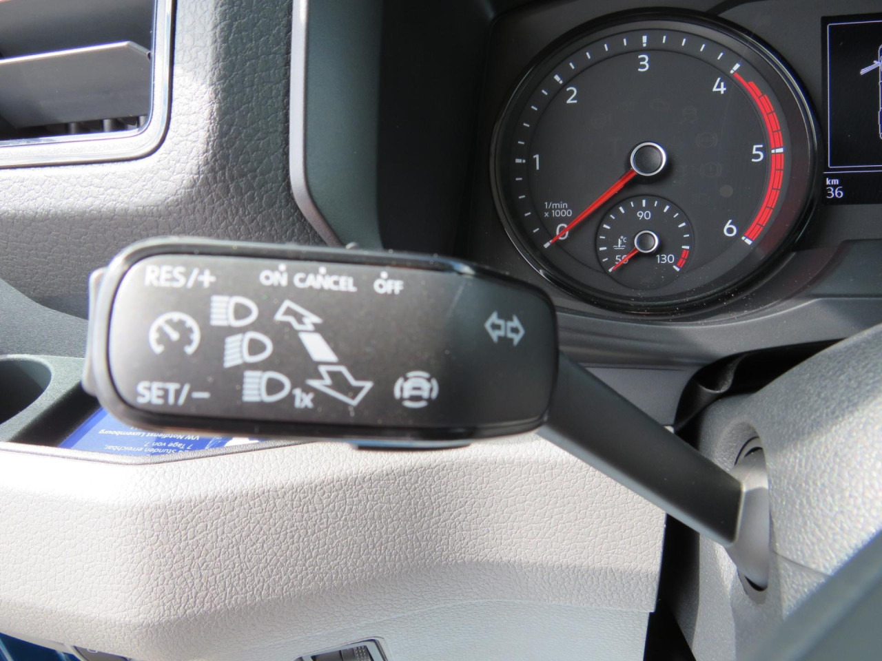 VOLKSWAGEN Crafter 35 L3H3 Kasten Klima Navi ZV - Furgão: foto 3 VOLKSWAGEN Crafter 35 L3H3 Kasten Klima Navi ZV - Furgão: foto 3