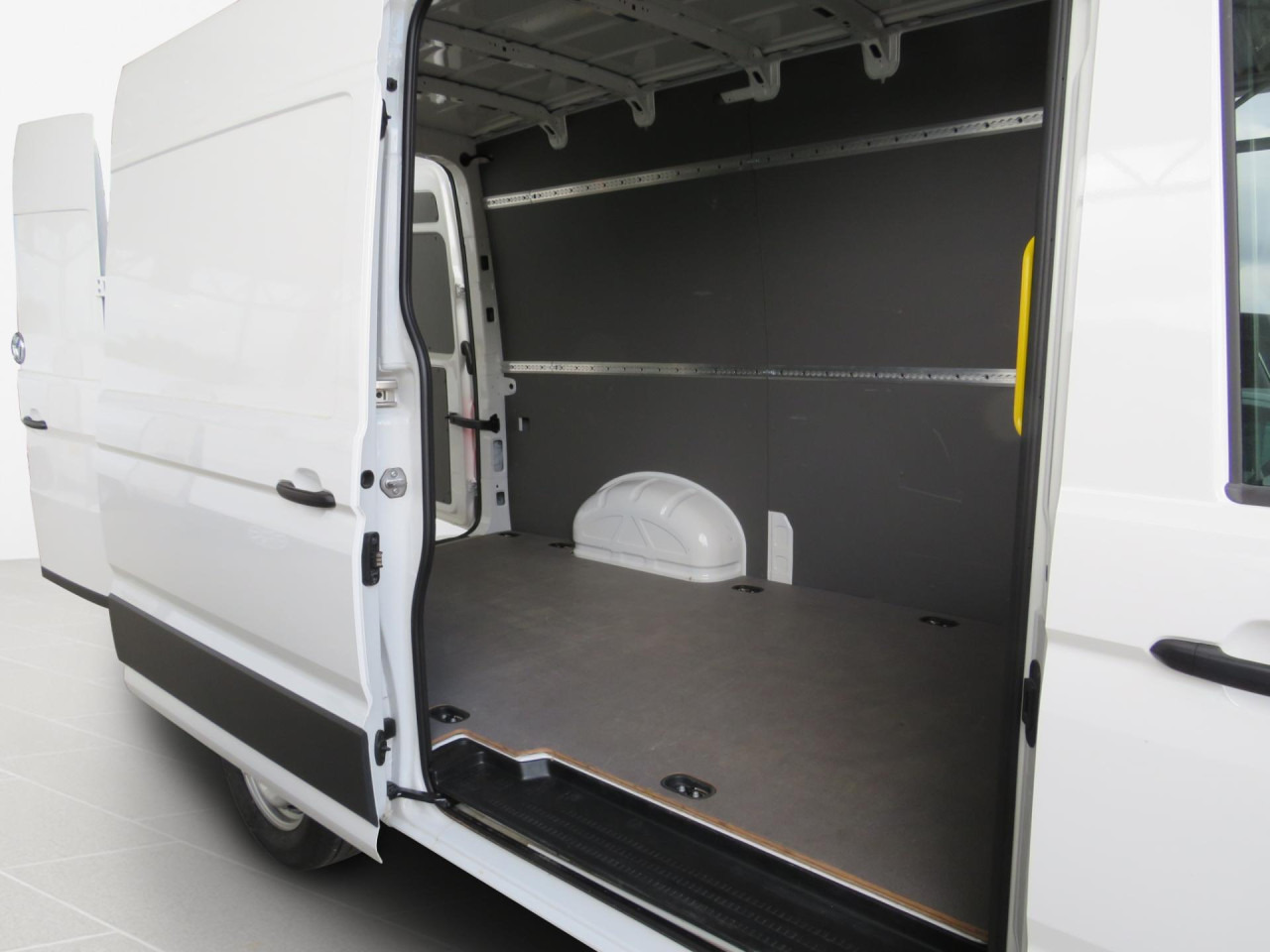 VOLKSWAGEN Crafter 35 L3H3 Kasten Klima ZV - Furgão: foto 4 VOLKSWAGEN Crafter 35 L3H3 Kasten Klima ZV - Furgão: foto 4