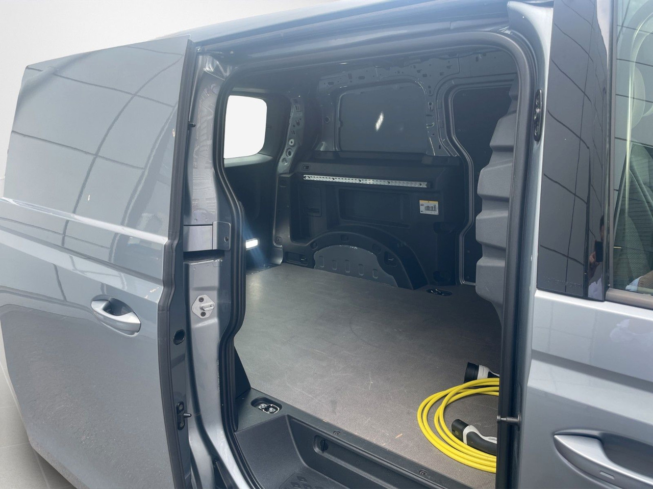 Furgão compacto, Carrinha elétrica Volkswagen ID.Buzz Cargo 150 kW Volkswagen ID.Buzz Cargo 150 kW: foto 15