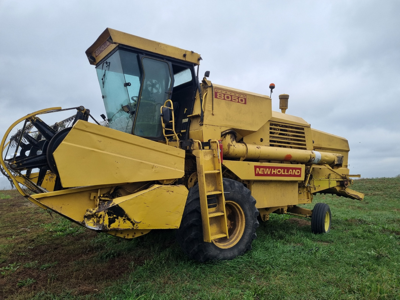 New Holland 8050 - Ceifeira debulhadora: foto 1 New Holland 8050 - Ceifeira debulhadora: foto 1