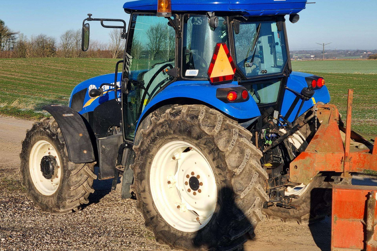 New Holland TD 5.95 - Trator: foto 4 New Holland TD 5.95 - Trator: foto 4