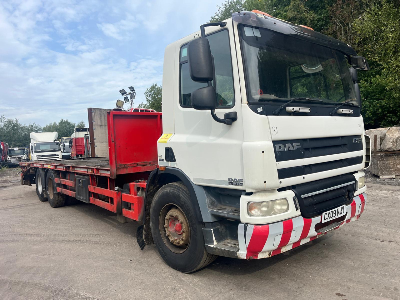 DAF 75 CF 310 - Camião de caixa aberta/ Plataforma: foto 2 DAF 75 CF 310 - Camião de caixa aberta/ Plataforma: foto 2