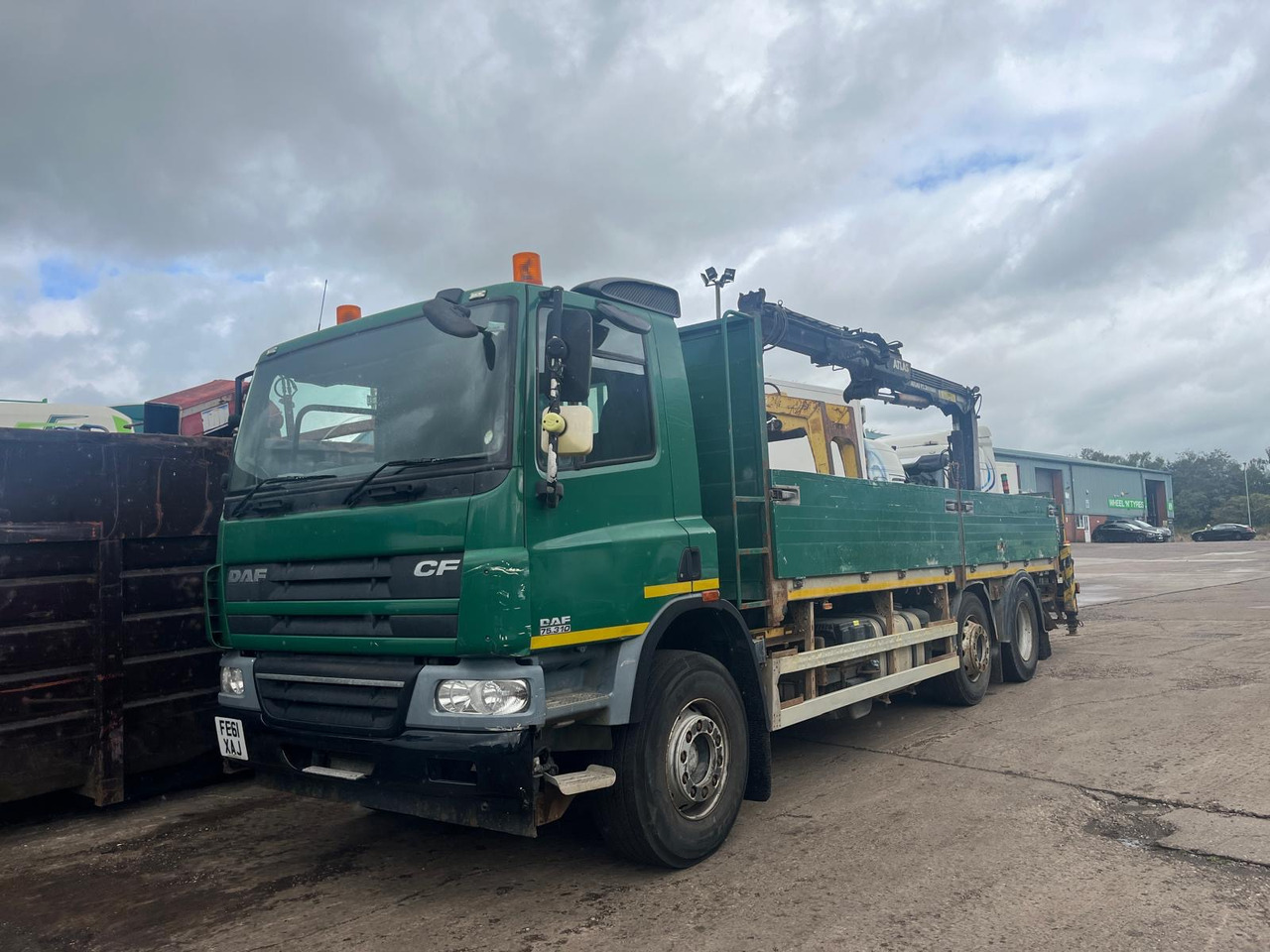 DAF CF 75 310 - Camião de caixa aberta/ Plataforma, Camião grua: foto 2 DAF CF 75 310 - Camião de caixa aberta/ Plataforma, Camião grua: foto 2