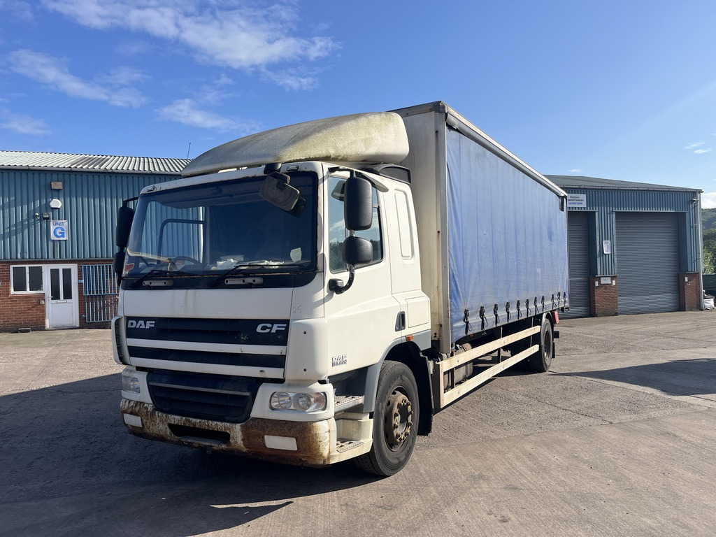 Daf 65CF 220 4x2 Curtain side - Camião de lona: foto 1 Daf 65CF 220 4x2 Curtain side - Camião de lona: foto 1