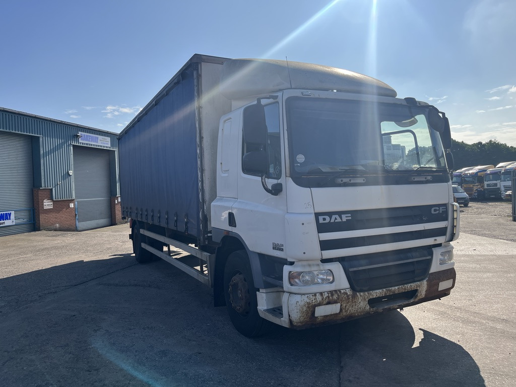 Daf 65CF 220 4x2 Curtain side - Camião de lona: foto 2 Daf 65CF 220 4x2 Curtain side - Camião de lona: foto 2