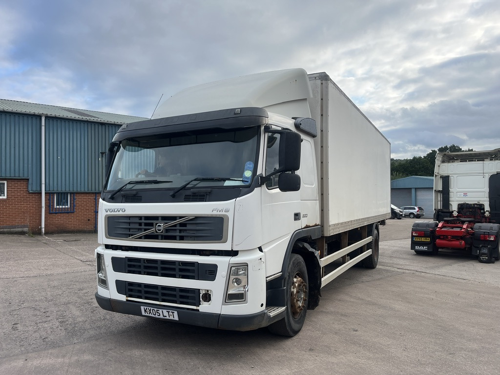Volvo FM9 300 4x2 Box Van - Carrinha de contentor: foto 1 Volvo FM9 300 4x2 Box Van - Carrinha de contentor: foto 1