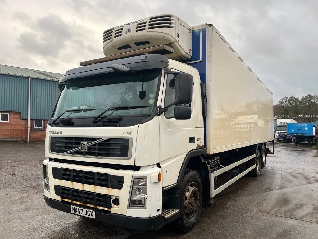 Volvo FM9 300 Euro 4 - Carrinha de contentor: foto 1 Volvo FM9 300 Euro 4 - Carrinha de contentor: foto 1