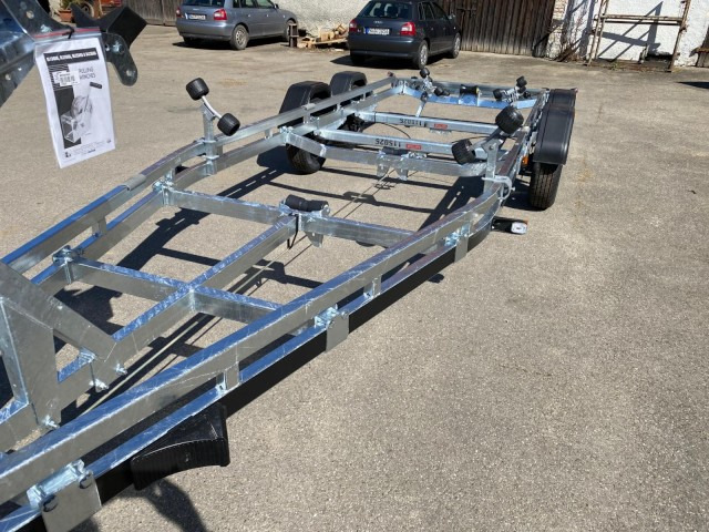 Brenderup Brenderup Premium Bootsanhänger 242500TB SR mit Superrollen, 2,5 to. 7,2m/ 24 Fuß - Reboque para barco: foto 4 Brenderup Brenderup Premium Bootsanhänger 242500TB SR mit Superrollen, 2,5 to. 7,2m/ 24 Fuß - Reboque para barco: foto 4