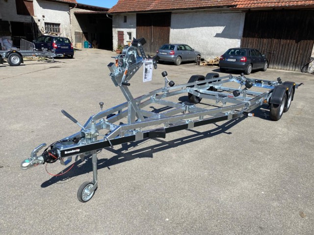 Brenderup Brenderup Premium Bootsanhänger 242500TB SR mit Superrollen, 2,5 to. 7,2m/ 24 Fuß - Reboque para barco: foto 1 Brenderup Brenderup Premium Bootsanhänger 242500TB SR mit Superrollen, 2,5 to. 7,2m/ 24 Fuß - Reboque para barco: foto 1