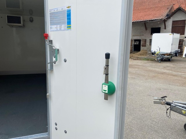 Humbaur Kühlanhänger HGK 303718-21 PF60 Deluxe 3,0 to. 3630x1670x1970mm - Reboque frigorífico: foto 3 Humbaur Kühlanhänger HGK 303718-21 PF60 Deluxe 3,0 to. 3630x1670x1970mm - Reboque frigorífico: foto 3