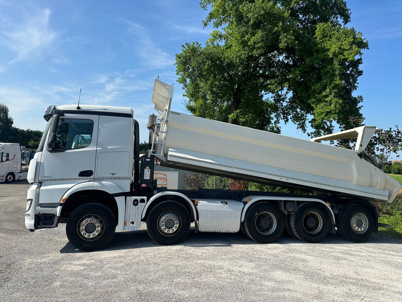 MERCEDES-BENZ Arocs 4451 10x4 Kipper - Camião basculante: foto 2 MERCEDES-BENZ Arocs 4451 10x4 Kipper - Camião basculante: foto 2