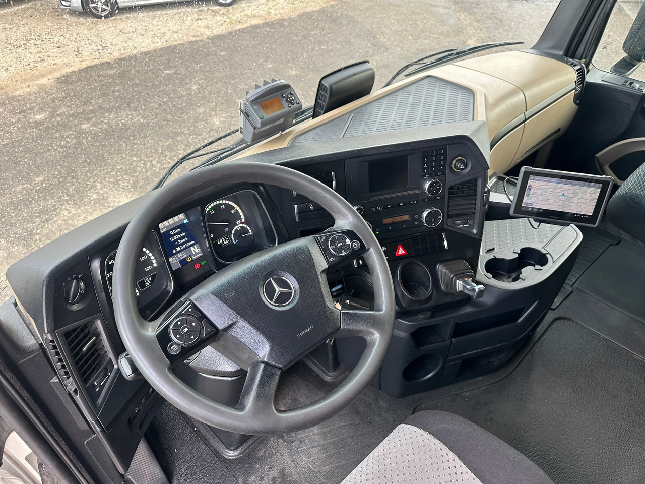 MERCEDES-BENZ actros 18.42 4x2 Gas-Kühlfahrzeug - Camião frigorífico: foto 3 MERCEDES-BENZ actros 18.42 4x2 Gas-Kühlfahrzeug - Camião frigorífico: foto 3