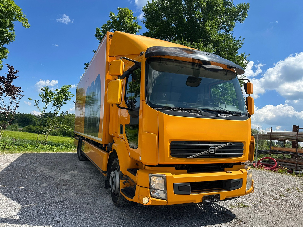 VOLVO FL 2404x2 - Camião furgão: foto 2 VOLVO FL 2404x2 - Camião furgão: foto 2