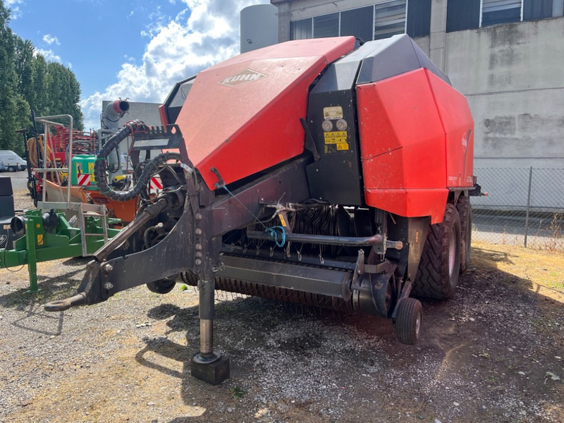 Kuhn LSB 1290 - Enfardadeira de fardos quadrados: foto 1 Kuhn LSB 1290 - Enfardadeira de fardos quadrados: foto 1