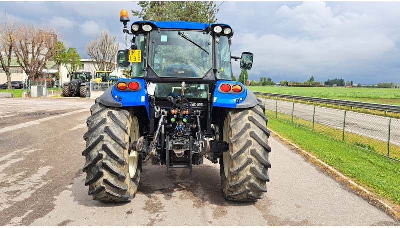New Holland T 4.105 - Trator: foto 4 New Holland T 4.105 - Trator: foto 4